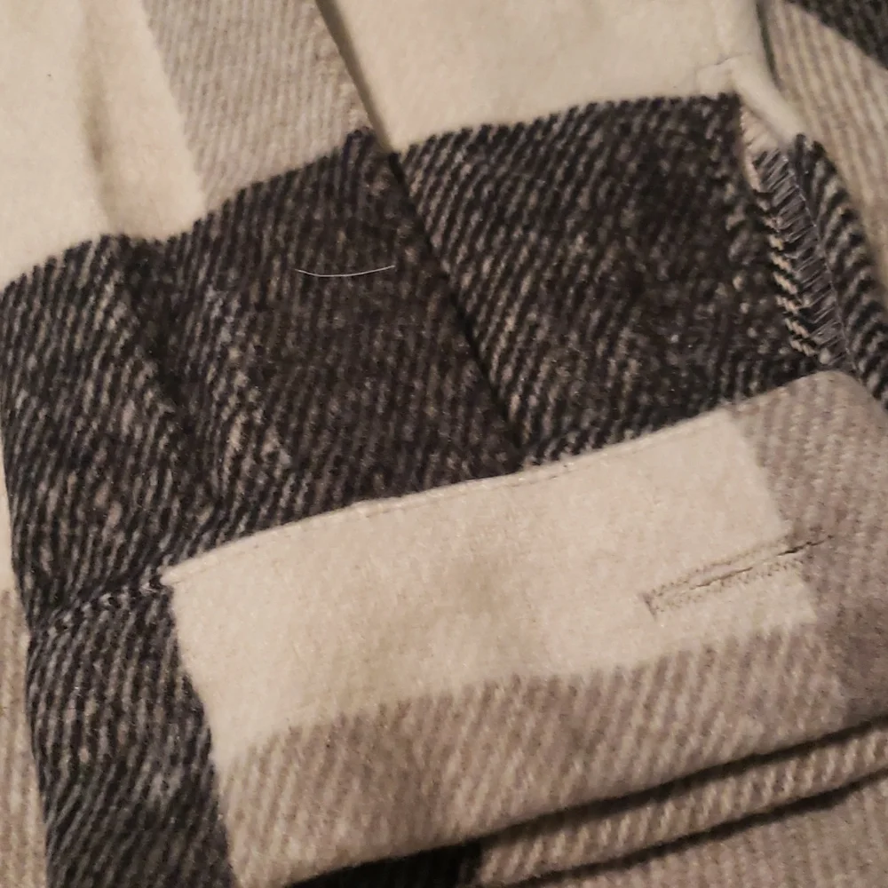 New boutique plaid shacket - Picture 6 of 8